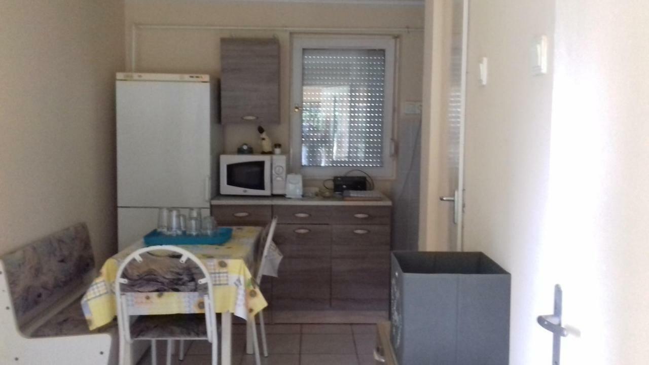 Andi Ueduelohaz Szolnok Exterior foto
